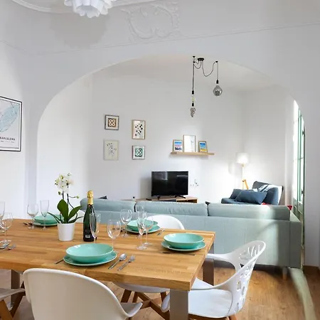 Modernist Family *