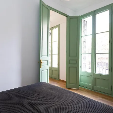 Modernist Family Apartamento Barcelona